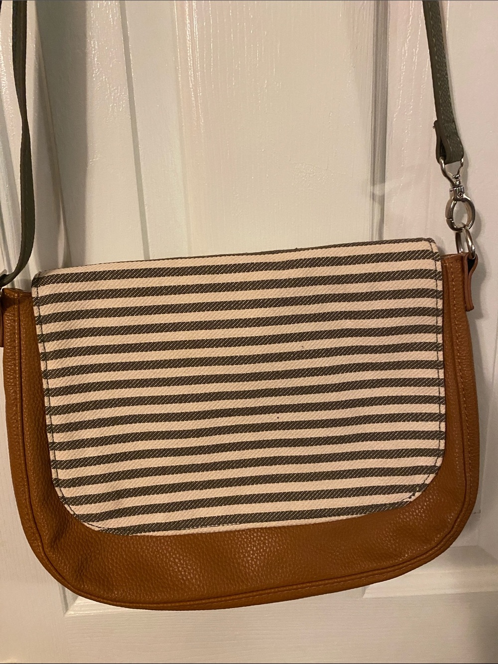thirty-one Cream and Brown Striped Crossbody with Tan Trim